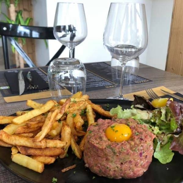 Le Restaurant - L'Escale - Restaurant Chambon sur Lac - manger a CHAMBON-SUR-LAC